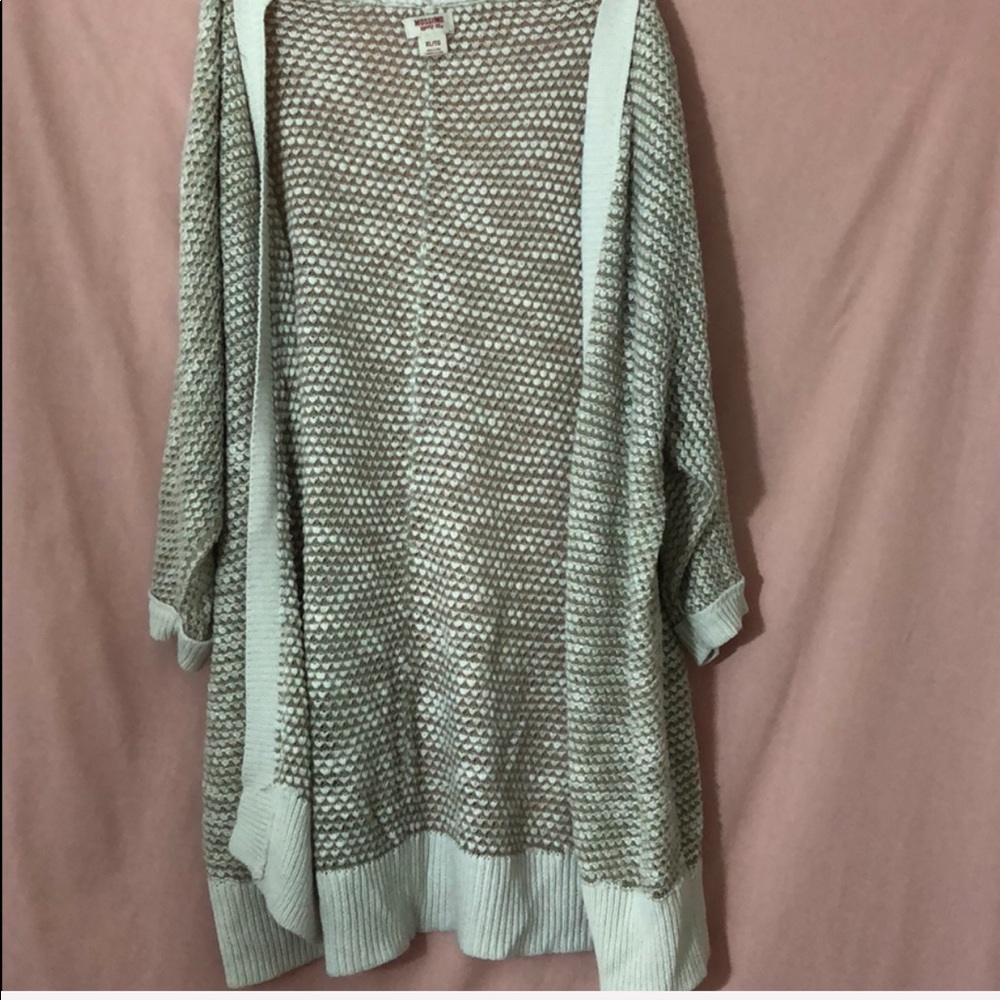 ⚠️⚠️⚠️need gone⚠️⚠️⚠️ Tan Mossimo cardigan/sweater